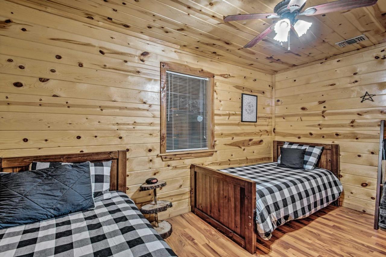Broken Bow Starlight Cabin With Private Hot Tub! Екстер'єр фото