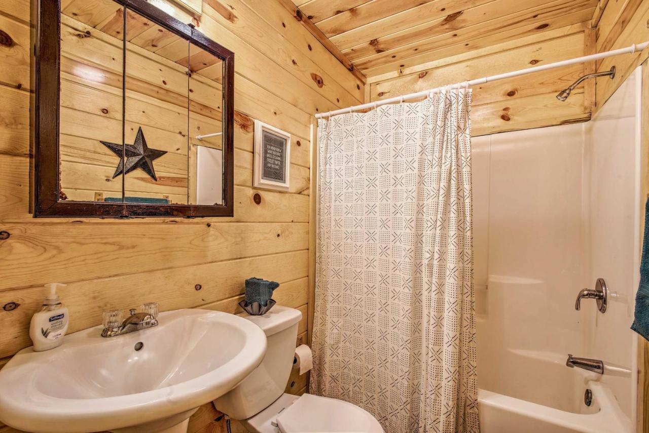 Broken Bow Starlight Cabin With Private Hot Tub! Екстер'єр фото